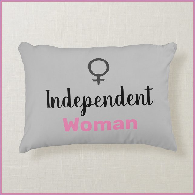 Cojín Decorativo Una mujer independiente rosa y gris suave (Subido por el creador)