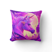 Unicornio mágico bajo la luz de la luna