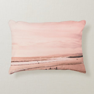 COJÍN DECORATIVO VARIAS PERSONAS EN TEMPORADA