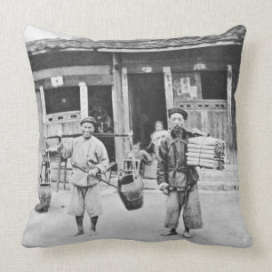 Cojín Decorativo Vendedores ambulantes chinos, c.1870 (foto de b/w)