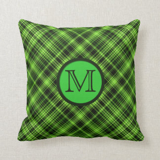 Cojín decorativo verde de la tela escocesa del