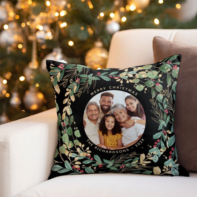 Cojín Decorativo Verde dorado negro | Feliz Navidad con foto (An elegant, modern pillow for the holidays with faux gold accents and your family photo)