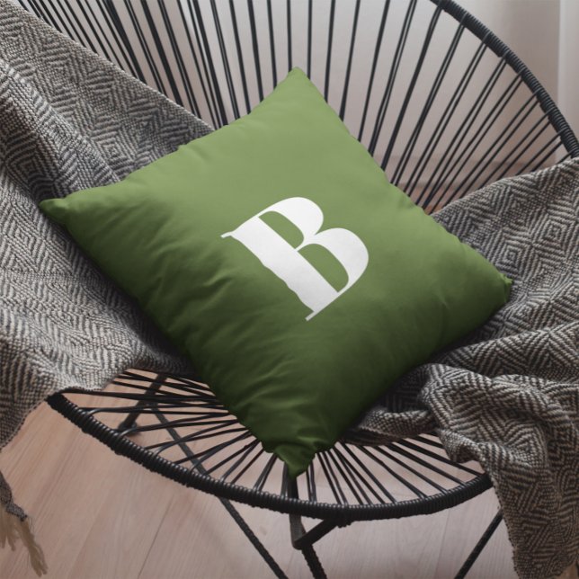 Cojín Decorativo Verde oncológico oscuro monogramado (Monogrammed Dark Olive Green Throw Pillow)