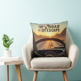 Cojín Decorativo Viaje por la carretera retro al atardecer - El cam