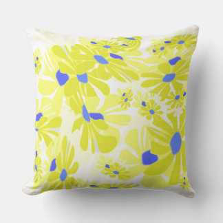 Cojín Decorativo Vibrant Petals: Stylish Floral Throw Pillow