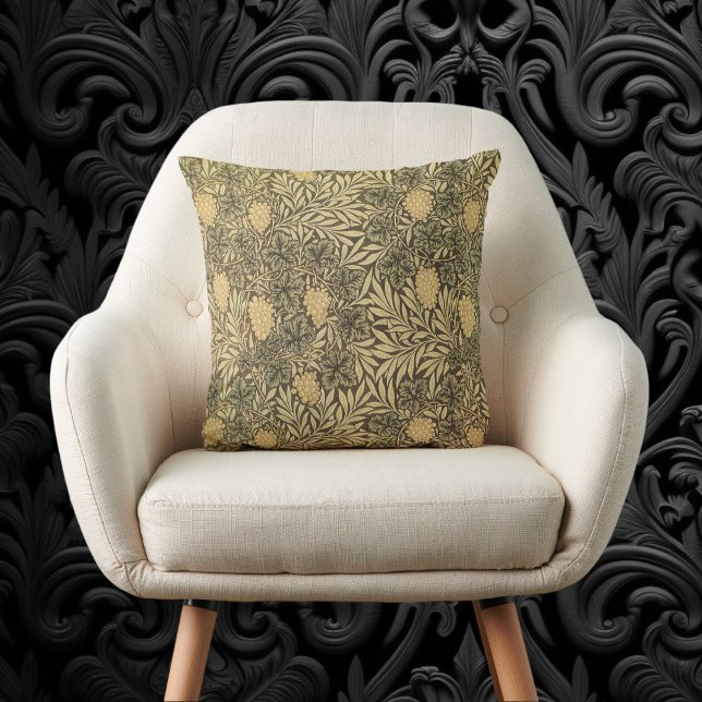 Cojín Decorativo Vid de William Morris, patrones de textiles antigu (Vine by William Morris, Vintage Textile Patterns Throw Pillow)