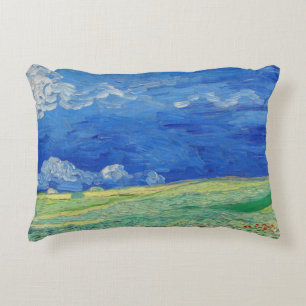 Cojín Decorativo Vincent van Gogh - Campos de trigo bajo nubes de t