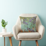 Cojín Decorativo Vincent van Gogh - Irises<br><div class="desc">Irises (1889) de Van Gogh es una pintura vintage post impresionsionismo de arte fino de naturaleza floral. Un grupo de iris morados con barba y una sola flor blanca de iris que crece en un jardín. Fue una de sus primeras pinturas cuando estuvo en el asilo en Saint-Remy-de-Provence. En 1987...</div>
