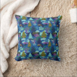 Cojín Decorativo Vintage Blue Winter Christmas Tree Forest<br><div class="desc">Árbol de nieve de siempre verde con luces de colores,  preparado para la temporada festiva.</div>