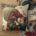 Cojín Decorativo Vintage Christmas Decor Santa Claus Navidades<br><div class="desc">Añada un poco nostálgico de decoración navideña de época esta temporada con este Cojín decorativo de Navidad retro Santa Claus Vintage. Esta almohada vintage de tiro presenta un diseño tradicional de Santa Claus, perfecto para darle un toque festivo a la temporada. Mezclar lo antiguo con lo nuevo o crear un...</div>