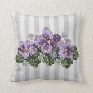 Cojín Decorativo Violetas cruzadas púrpuras de la puntada en gris