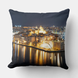 Cojín Decorativo Vista de tres ciudades de Malta por la noche