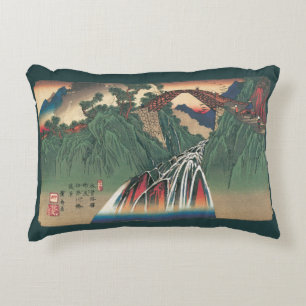 Cojín Decorativo Vista del puente sobre el río Ina, Nojiri por Hiro