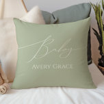 Cojín Decorativo Whimsical Sage Green con el nombre del bebé<br><div class="desc">Presentamos nuestro original sabio verde con almohada de lanzamiento de nombre de bebé, perfecto para su simple celebración moderna de boho en cualquier temporada del año! Esta almohada tiene una moda de boho, un ambiente neutro con caligrafía elegante y un delicado diseño minimalista, por lo que es ideal tanto para...</div>