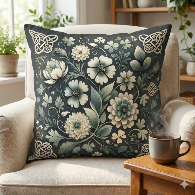 Cojín Decorativo Whispered Clover Knotwork Garden (Whispered Clover Knotwork Garden Throw Pillow Mockup A)