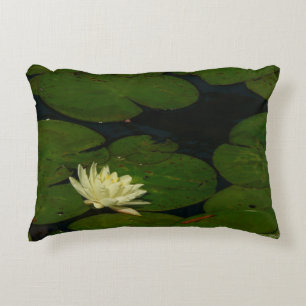 Cojín Decorativo White Waterlily I Fotografía Floral Pacífica