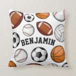 Cojín Decorativo whWhite conocido personalizado All Star de los<br><div class="desc">Una almohada de tiro blanca que ofrecía un surtido de bolas de los deportes y un punto para el nombre de su beneficiario del regalo se centró dentro de ellos.</div>