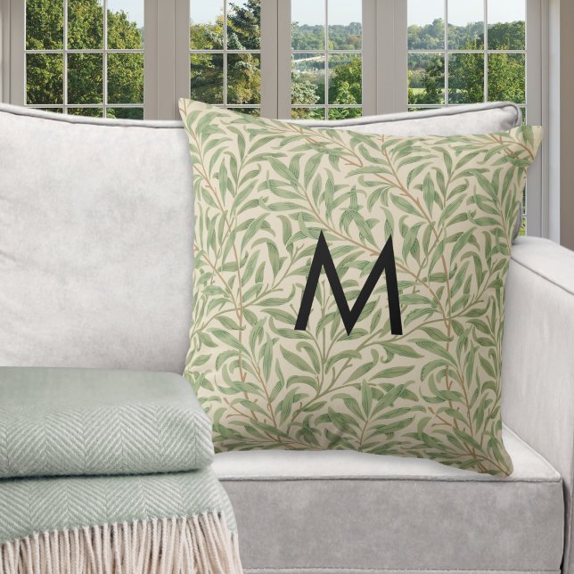 Cojín Decorativo William Morris Willow Bough Pattern Monogram (A monogrammed throw pillow with William Morris 'Willow Bough' leaves and branches pattern)