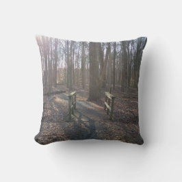 Cojín Decorativo Wooden Bridge Throw Pillow