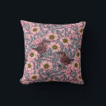 Cojín Decorativo Wrens en los rosas<br><div class="desc">patrón vectorial dibujado a mano con vinos y rosa de perro</div>