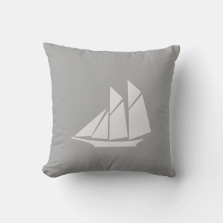 Cojín Decorativo Yate elegante sobre gris claro
