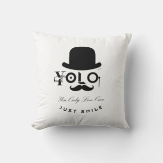 Cojín Decorativo YOLO: Solo Vives Una Vez - ¡Sonríe!