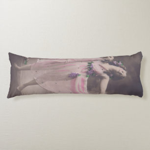 Cojín Elegancia vintage en vestimenta floral rosa