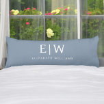 Cojín Elegante Monograma moderno Minimalista azul turbio<br><div class="desc">Presentamos nuestra Dusty Blue Minimalista Monogram Elegant Collection: Eleva tu estilo con sofisticación y encanto intemporal. Nuestra colección presenta diseños minimalistas en un suave y polvoriento matiz azul, realzados con elegantes monogramas adaptados a su gusto personal. Desde la papelería refinada hasta los accesorios versátiles, cada pieza de nuestra colección está...</div>