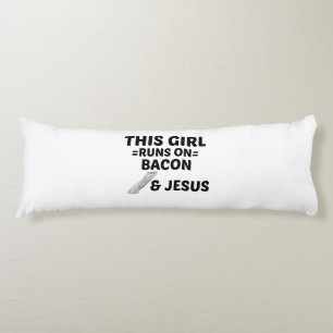COJÍN ESTE CHICA CORRE EN BACON Y JESÚS