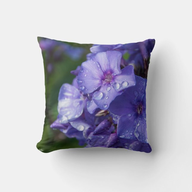 Cojín flor púrpura con el rocío de la mañana (Anverso)