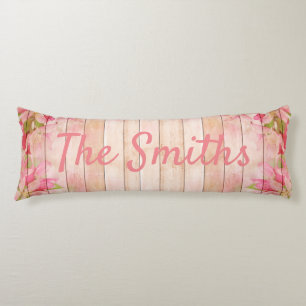 Cojín Flores rusticas rosadas en madera