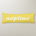 Cojín Funny Naptime amarillo y blanco<br><div class="desc">Añade un poco de humor a la decoración de tu habitación. La almohada del cuerpo amarillo personalizado se puede personalizar con la redacción deseada (mostrada: naptime) en escritura blanca.</div>