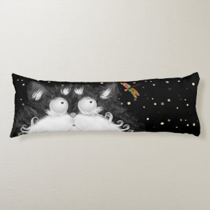 Cojín Gato de Tuxedo sorprendido por libélula