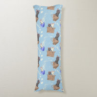 Gatos en caja y gotas de leche en azul