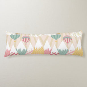 Cojín Globo de aire caliente rosa y escena de montaña