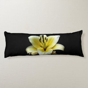 Cojín Hermosa Elegante Flor Amarilla sobre Negro