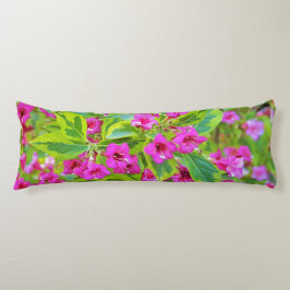 Cojín Hermosa Weigela verde con flores de Crimson