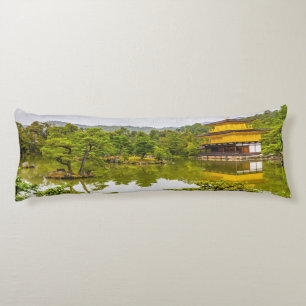 Cojín Kinkaku-ji o pabellón y estanque dorado, Kioto