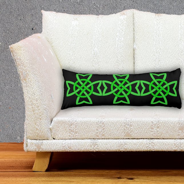 Cojín Knot celta verde irlandesa (Bright green Irish Celtic knots on black decorative pillow.)