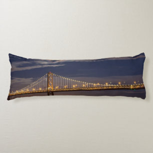 Cojín La salida de la luna esta noche sobre el puente de