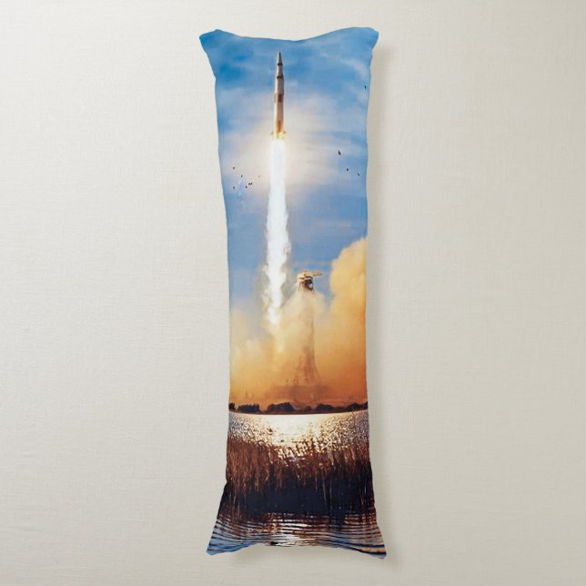 Cojín Lanzamiento del cohete NASA Apollo 8 Centro Espaci (Frente vertical)