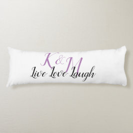 Cojín Live Love Laugh con las iniciativas de la pareja