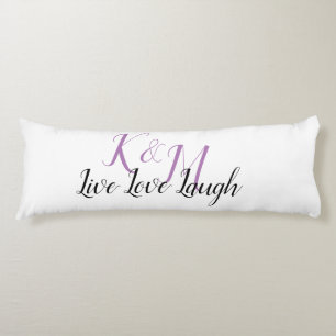 Cojín Live Love Laugh con las iniciativas de la pareja