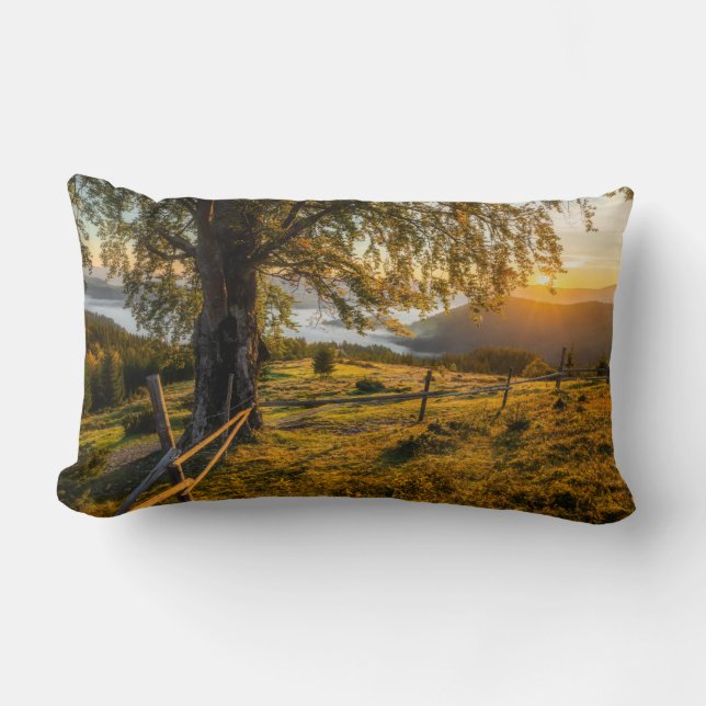 Cojín Lumbar Amanecer oxidado en un bosque (Anverso)