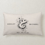 Cojín Lumbar Ampersand Botánico Nombre de recién casados Fecha<br><div class="desc">Diseño de cojín lumbar de lino con ampersand botánico personalizado y fecha de recién casados por Anastasia Surridge, copyright 2018. Disponible en www.zazzle.com/anastasia_designs. Hermoso fondo de lino gris paloma con efecto de foto impresa, personalizable con los nombres de los novios en fuente moderna sans serif negra y fecha de boda....</div>