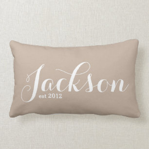 Cojín Lumbar Apellido Lumbar Pillow Tan y Blanco