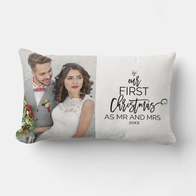 Cojín Lumbar Árbol de Navidad Nuestra Primera Navidad como Sr.  (Anverso)