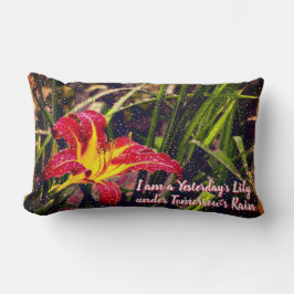 Cojín Lumbar Ayer Lily en Mañana Lluvia