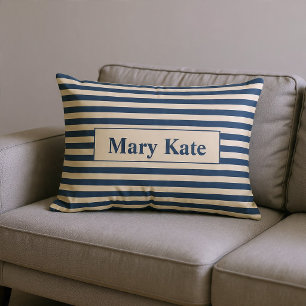 Cojín Lumbar Bandas de azul/vainilla monogramadas