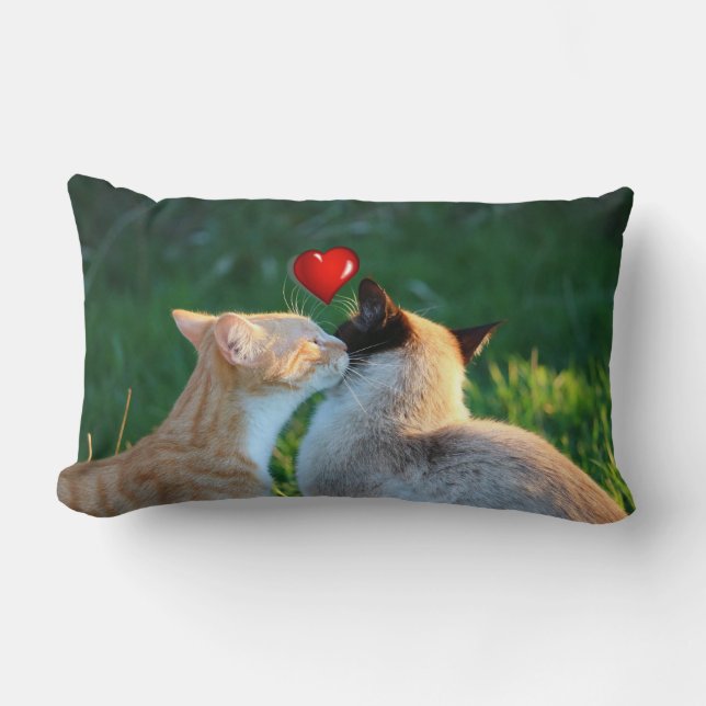 Cojín Lumbar Beso Kitty (Anverso)